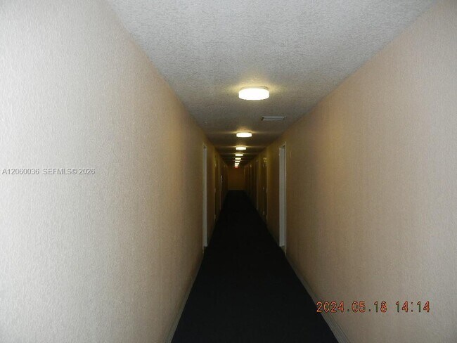 Building Photo - 215 SW 42nd Ave