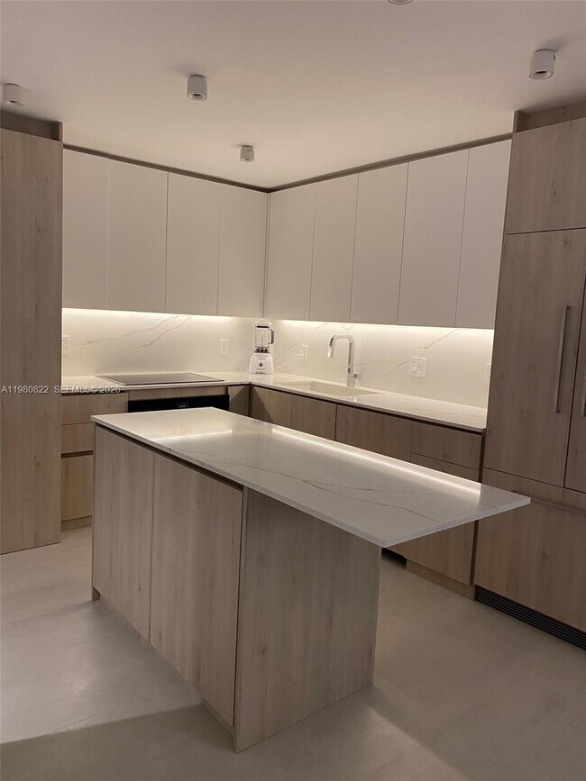 Building Photo - 1901 Brickell Ave