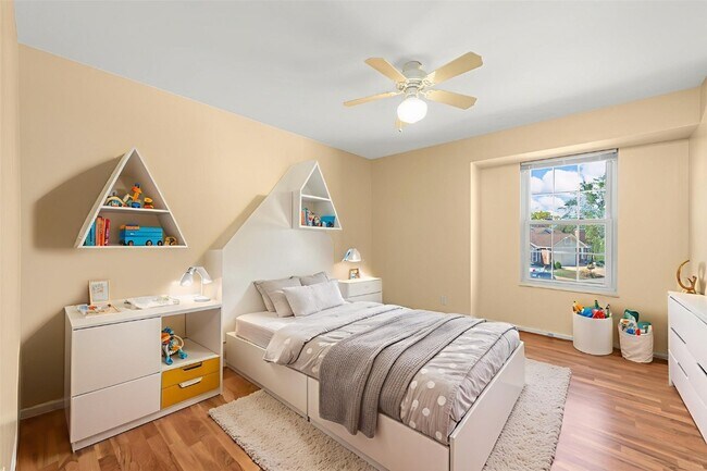 Building Photo - 700 Ridgeside Dr