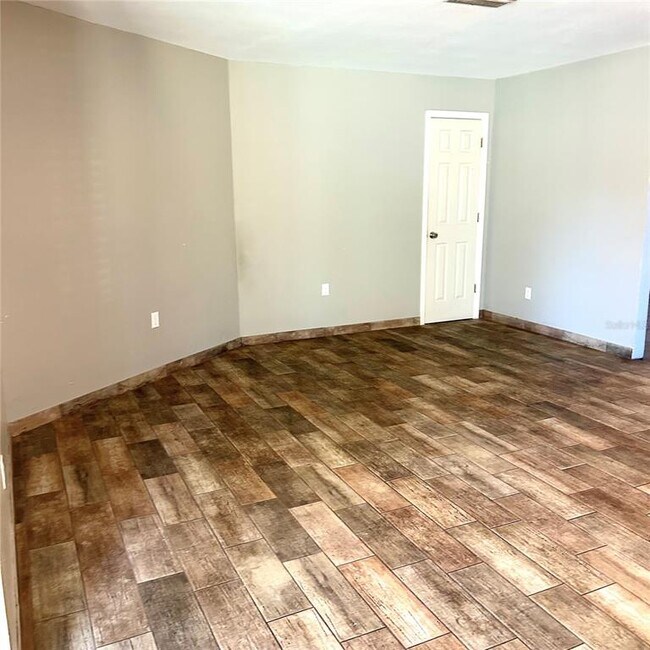 Building Photo - 2152 Greenbriar Blvd