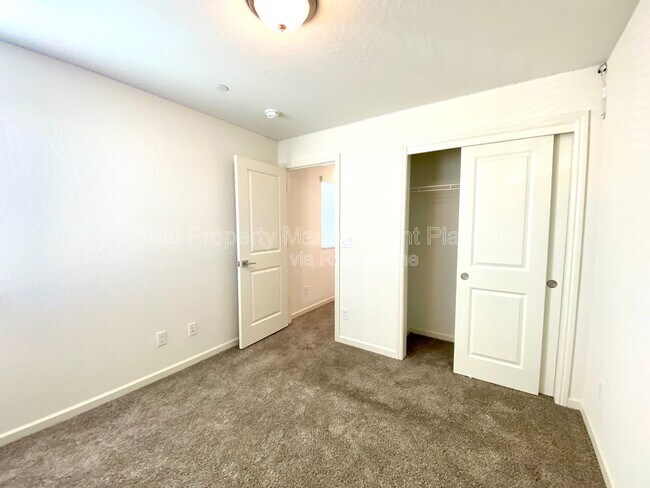 Building Photo - 730 N Bliss Ln