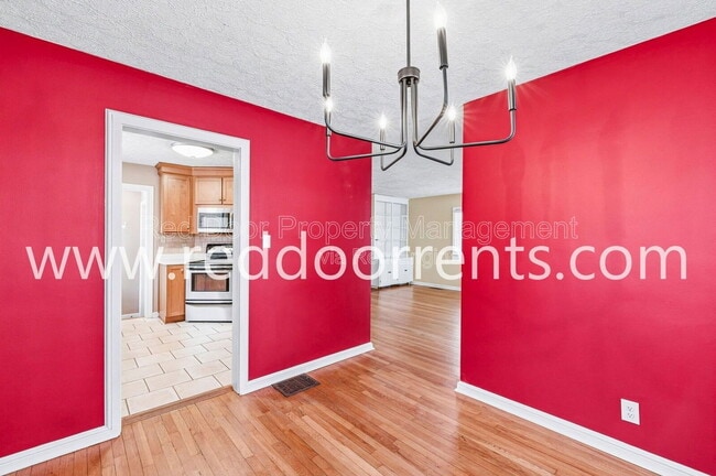 Building Photo - 6115 Indianola Ave