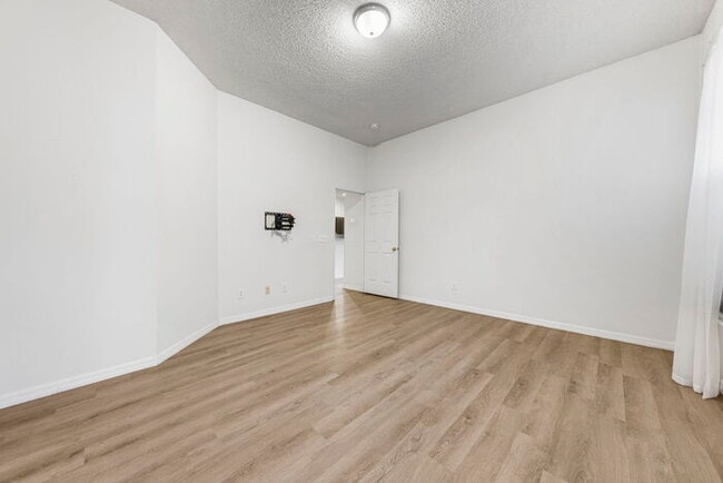 Building Photo - Centrally Located in Celebration Village