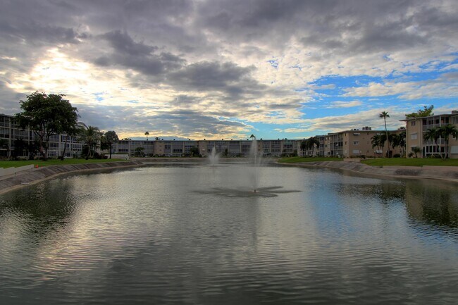 Building Photo - 2721 Garden Dr N