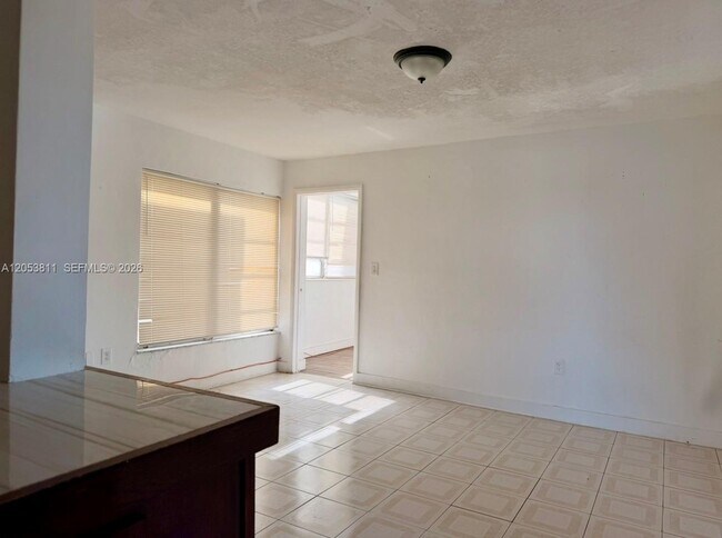 Building Photo - 1850 NE 169th St