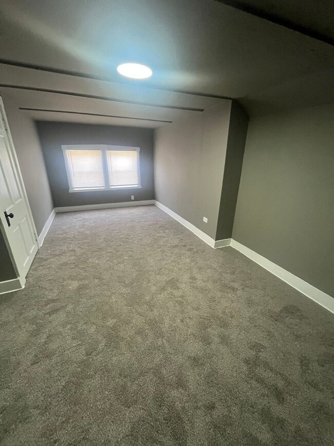 Building Photo - Gorgeous Updated 3 bedroom house!