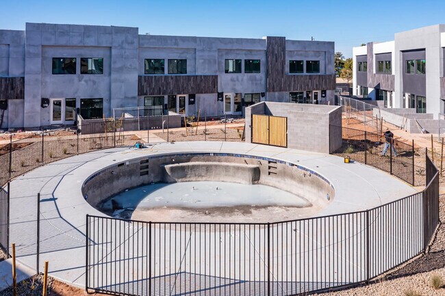 Building Photo - 432 S 32nd St