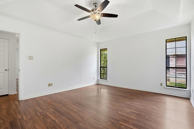 Building Photo - 306 Woodstone Dr