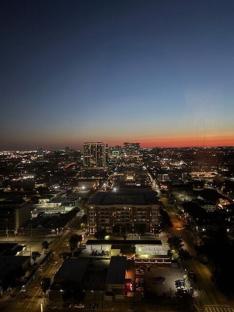 Building Photo - 2016 Main St