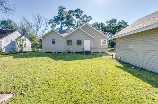 Building Photo - 236 W 31st St