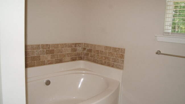 Building Photo - 375 Niblick Dr