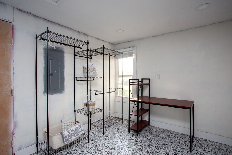 utility - 1105 Main St