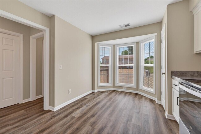 Building Photo - Pet Friendly Two Bedroom!