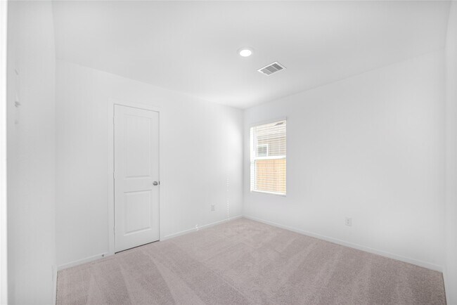 Building Photo - 21043 Santopadre St