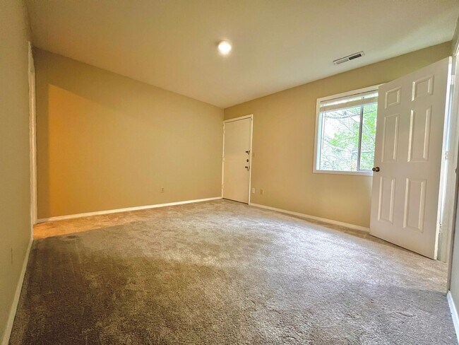 Building Photo - Remodeled 3BR in Mountain Park | Primary Suite + Deck | Lake Oswego