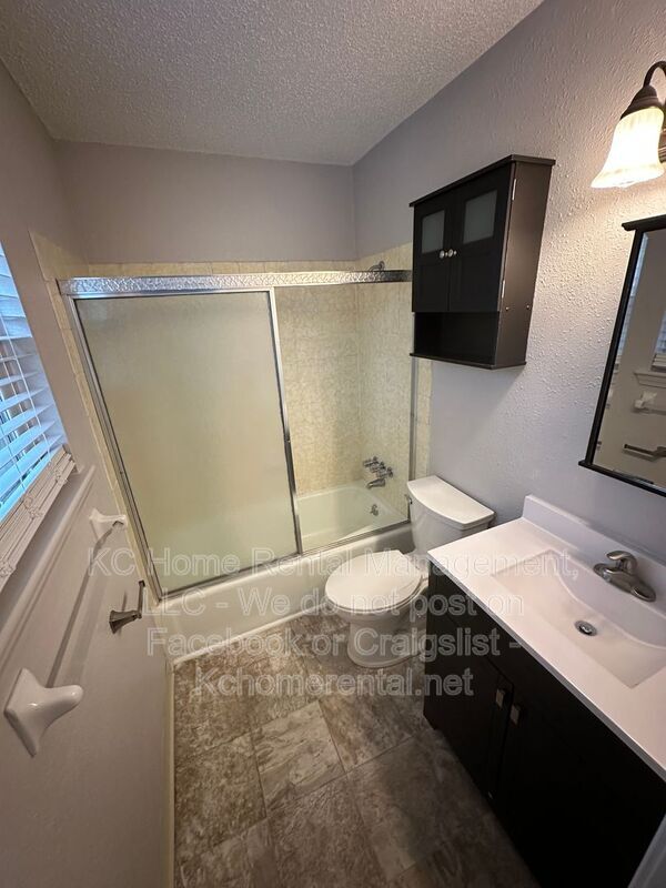 Building Photo - 812 E Walnut St