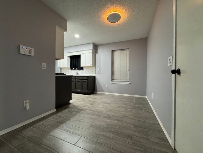 Building Photo - ***303 Southland Street***