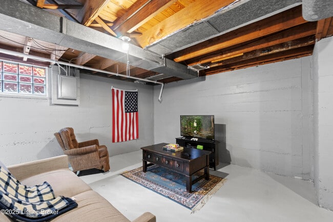 Building Photo - 726 Parkway Dr