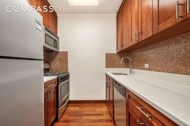 Building Photo - 99 John St