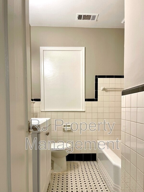Building Photo - 1598 Marianna St