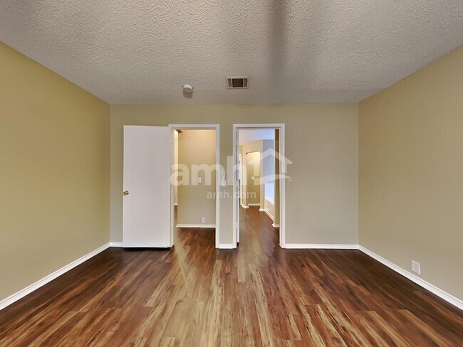 Building Photo - 1420 Mosscreek Dr