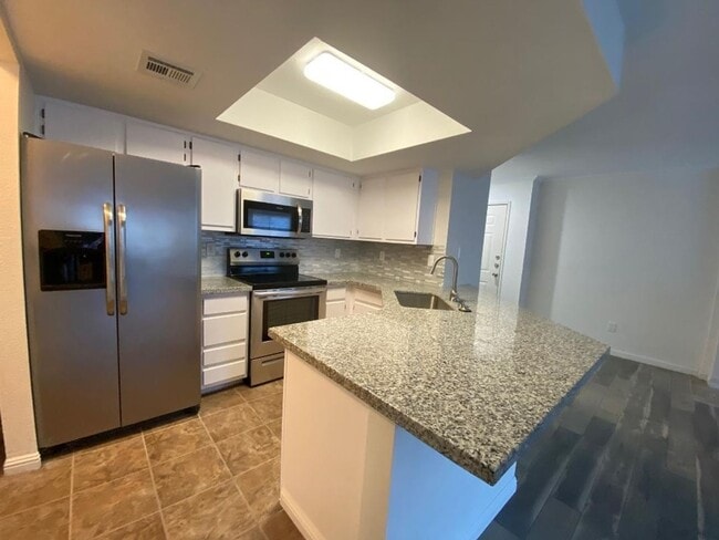 Building Photo - CUTE REMODELED ONE BEDROOM UNIT IN GATED C...