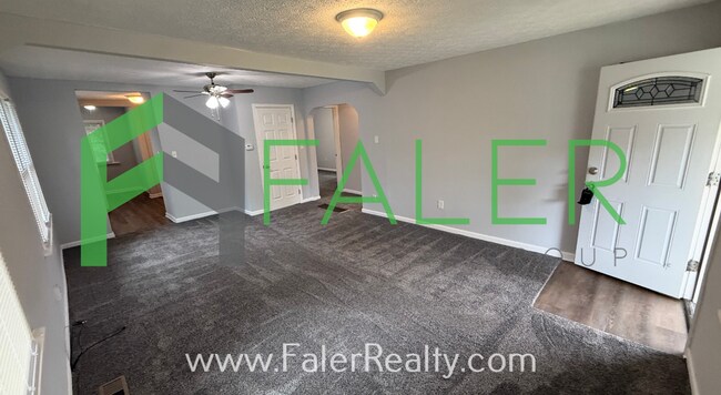 Building Photo - Adorable 2-Bedroom Bungalow