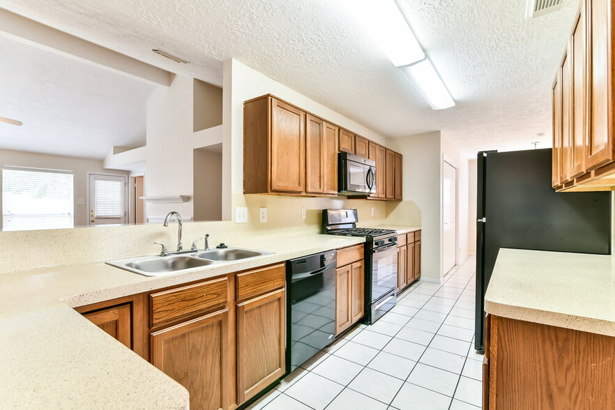 Building Photo - 17606 Glenwolf Dr