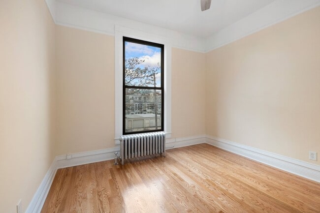 Building Photo - 3136 S Prairie Ave