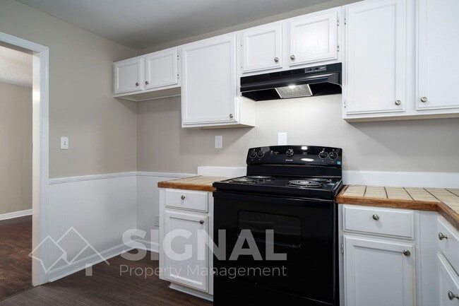 Building Photo - 912 2nd Ave