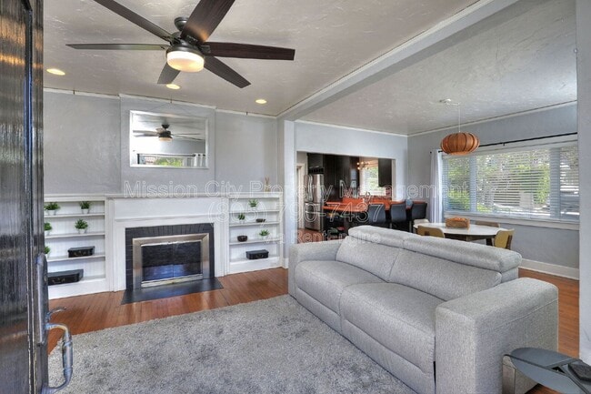 Building Photo - 535 De La Vista Ave