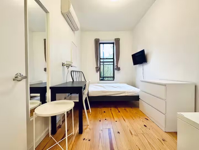 Building Photo - 235 Himrod St