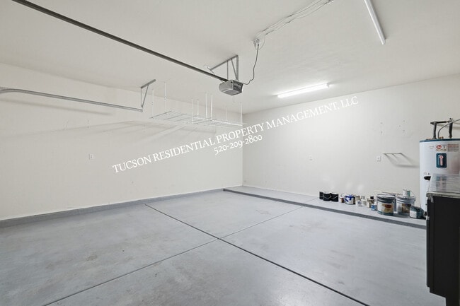 Building Photo - 10568 Desert Drifter Pl