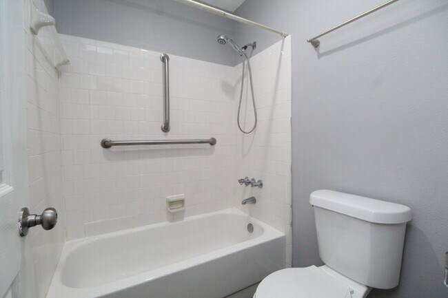 Building Photo - Private Cul-de-Sac Living — 3BR Home Featuring Open Layout, Wooded Backyard Views & Stylish Updat...