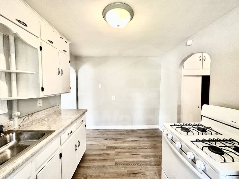 Building Photo - 1210 1/2 West Street