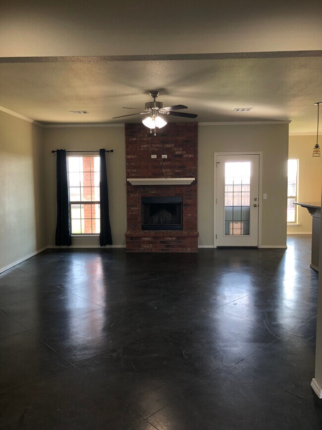 Building Photo - Located in HERITAGE HILLS !!! 2016 Built, ...