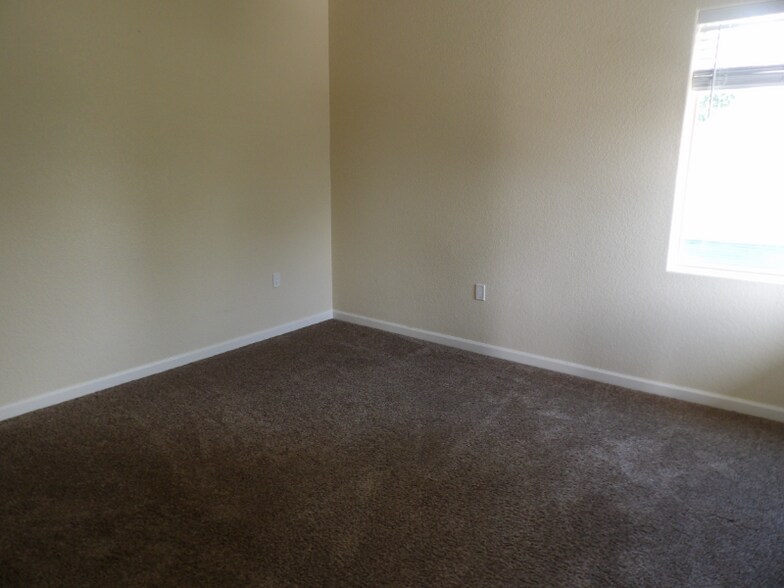 Building Photo - 430 W Pikes Peak Ave