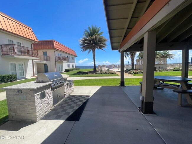 Building Photo - 2100 W Beach Dr