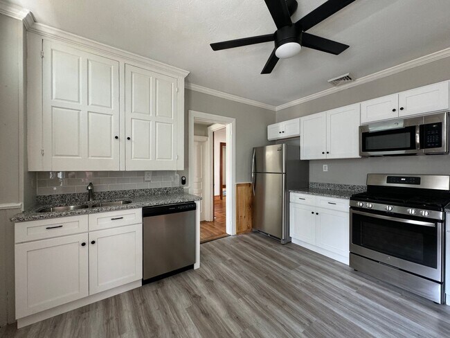 Building Photo - Beautifully Renovated 3 Bedroom Home in York