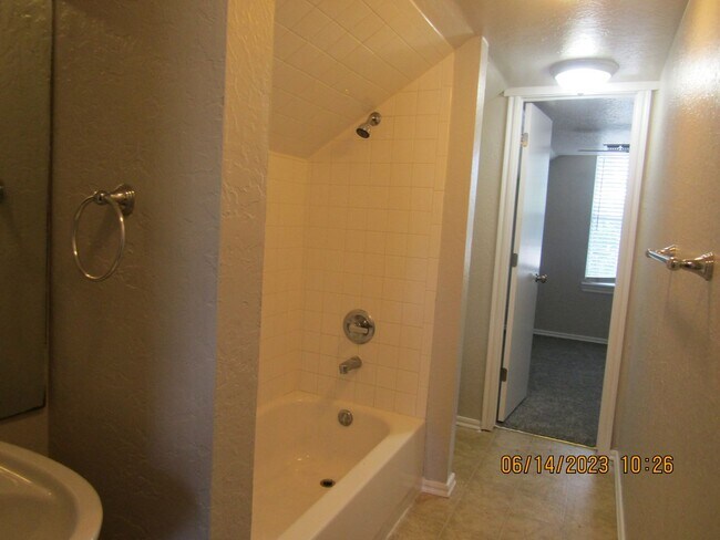 Building Photo - ALL ELECTRIC HOME!! PETS NEGOTIABLE WITH OWNER APPROVAL!!