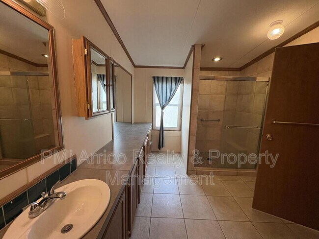 Building Photo - 616 Klickety Klak Ln