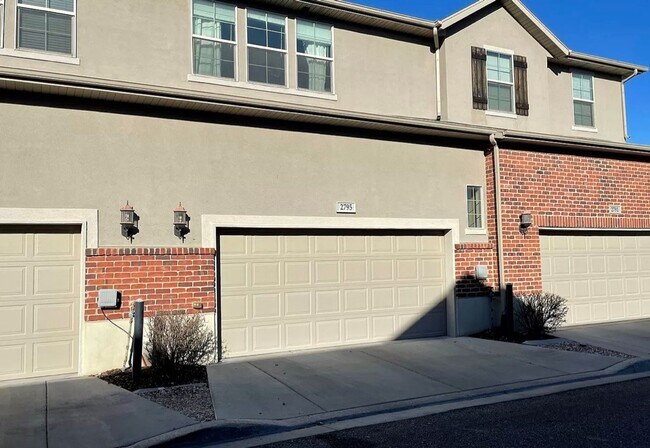 Building Photo - Cicino Homes - West Point