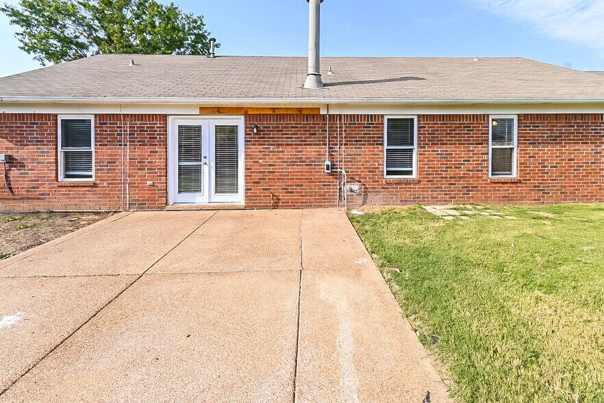 Building Photo - 2595 Bryce Cove