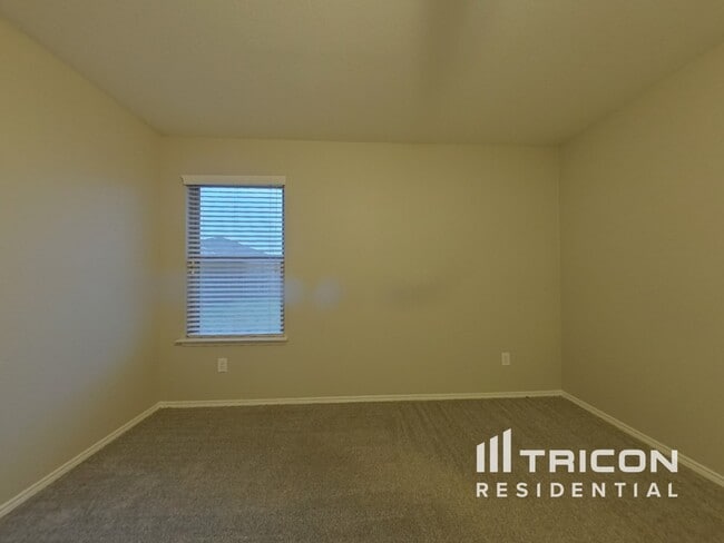 Building Photo - 413 Azalea Dr