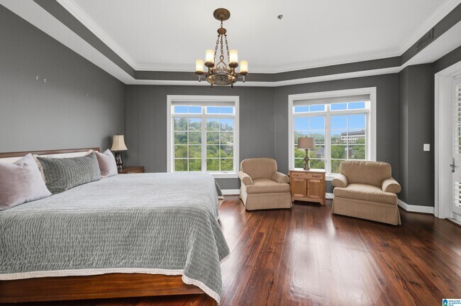 Building Photo - 2600 Highland Ave