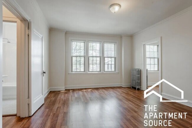 Building Photo - 2536 N Sawyer Ave