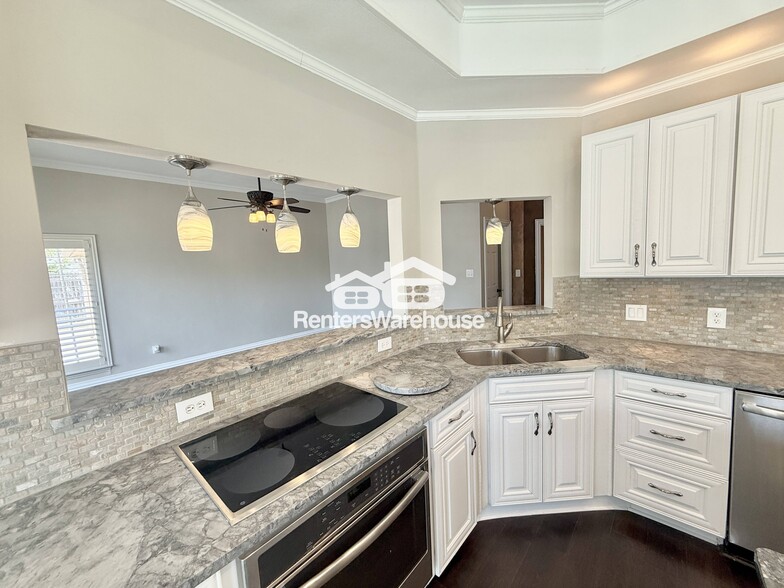 Building Photo - 9120 Nob Hill Dr