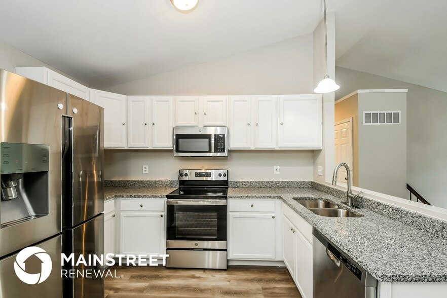 Building Photo - 5354 Trailview Dr