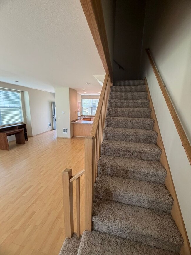 Building Photo - Charming 2-Story Townhome with Vaulted Ceilings