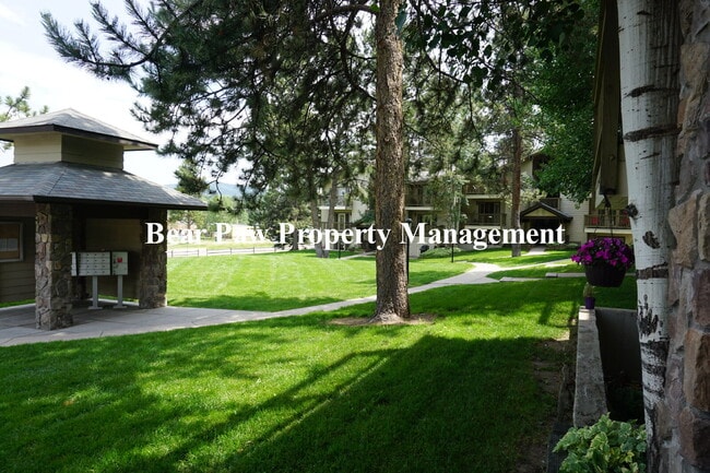 Building Photo - "Penthouse" condo in Evergreen!!